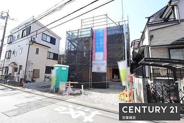 防犯カメラや電子キー、TVモニター付インターホン等が備わったセキュリティ面安心の邸宅