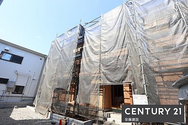 防犯カメラや電子キー、TVモニター付インターホン等が備わったセキュリティ面安心の邸宅