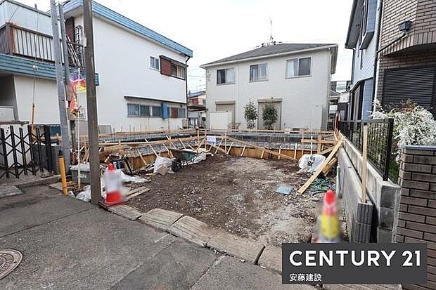 【 駐車場 / parking 】並列2台可能な駐車スペースご夫婦それぞれのお車をお家の前に停めることができます