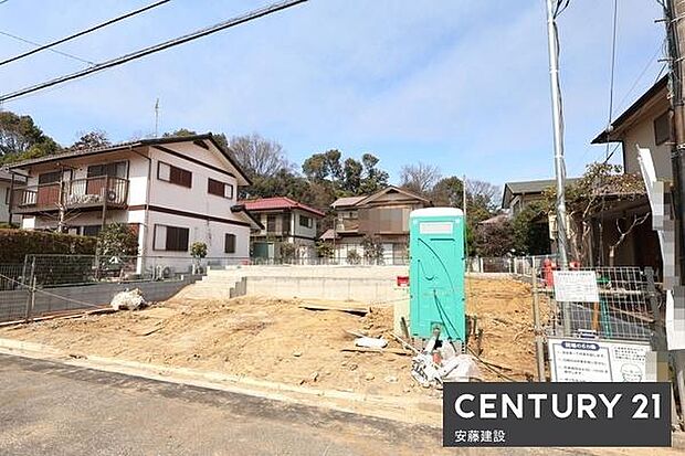 防犯カメラや電子キー、TVモニター付インターホン等が備わったセキュリティ面安心の邸宅