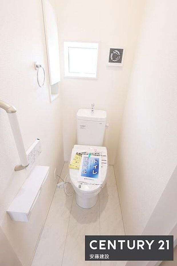 【 トイレ / toilet 】明るく清潔的なウォシュレット付きトイレ