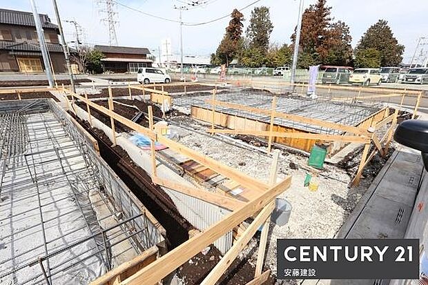 【　駐車場　/　parking　】1台可能な駐車スペース建物挟んで向かい側にもう1台駐車可能