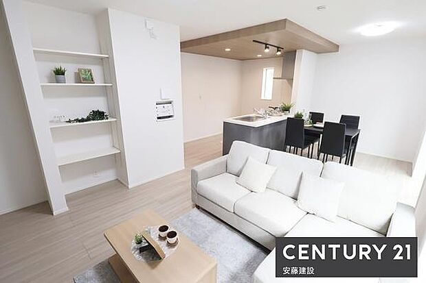 キッチン横に大容量パントリー完備！食料品や日用品を収納できて便利な収納です※家具は価格に含まれません