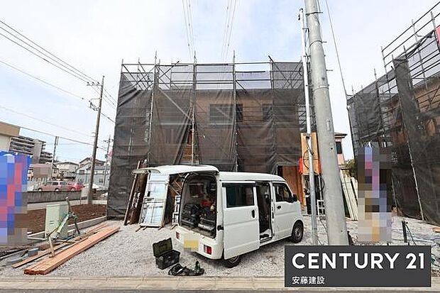 防犯カメラや電子キー、TVモニター付インターホン等が備わったセキュリティ面安心の邸宅