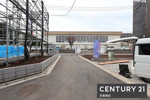 【 前面道路 】南東側約4.2m開発道路