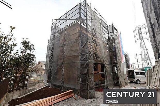 防犯カメラや電子キー、TVモニター付インターホン等が備わったセキュリティ面安心の邸宅