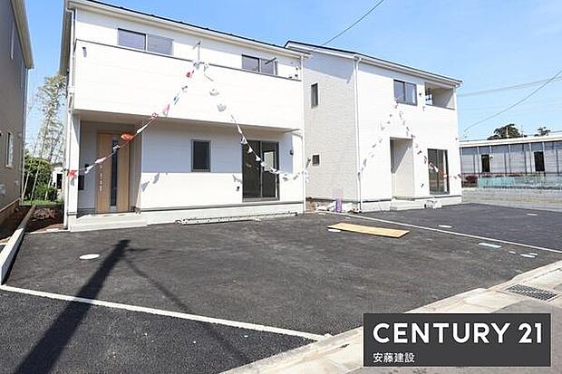 【 駐車場 / parking 】並列2台可能な駐車スペースご夫婦それぞれのお車をお家の前に停めることができます