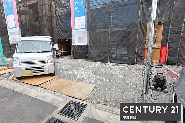 【 駐車場 / parking 】並列2台可能な駐車スペースご夫婦それぞれのお車をお家の前に停めることができます