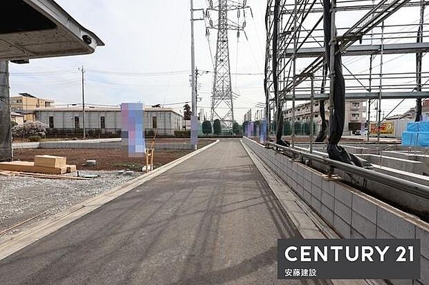 【 前面道路 】南西側約4.2m開発道路