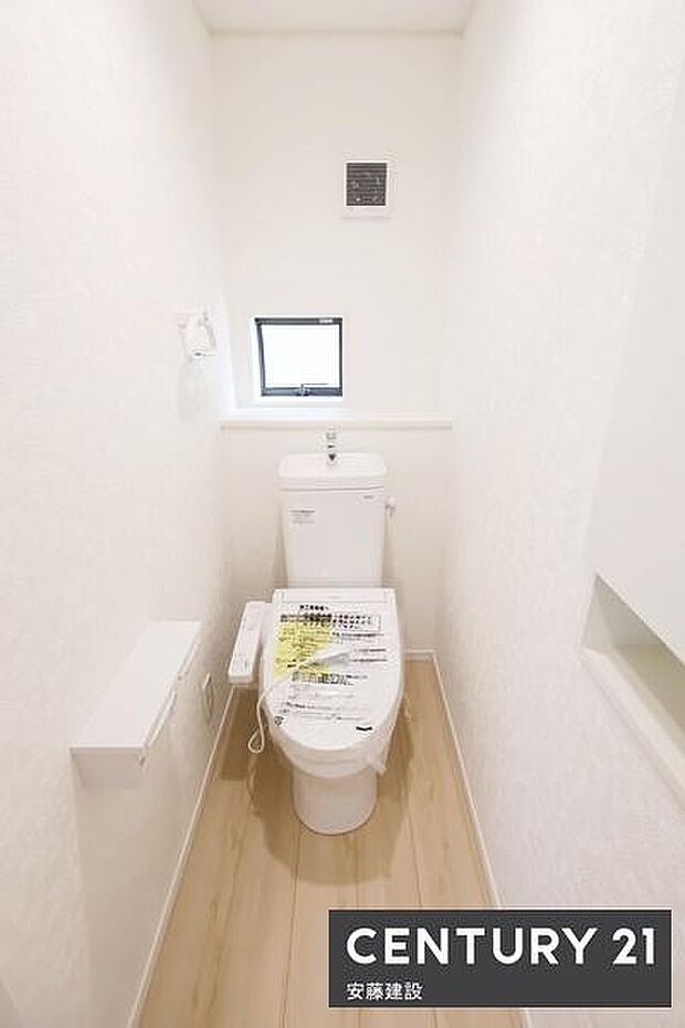 【 トイレ / toilet 】明るく清潔的なウォシュレット付きトイレ