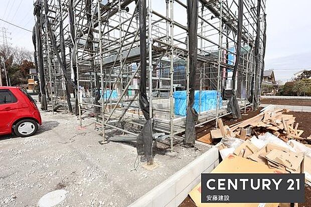 防犯カメラや電子キー、TVモニター付インターホン等が備わったセキュリティ面安心の邸宅