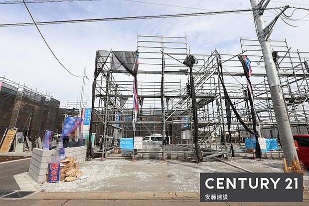 防犯カメラや電子キー、TVモニター付インターホン等が備わったセキュリティ面安心の邸宅