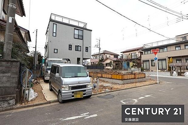 使い分けも可能なダブルクローゼット完備の8帖主寝室!