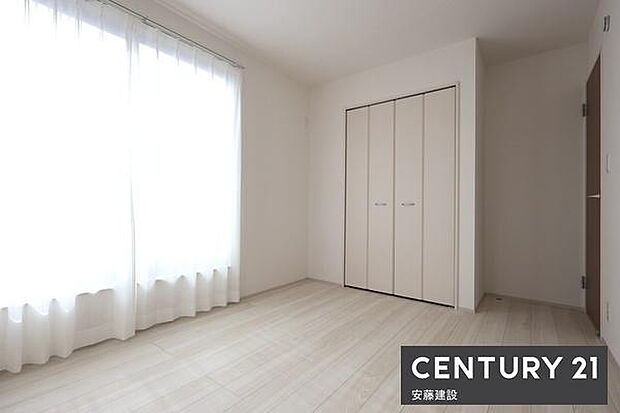 【 子供部屋 / 6帖 】お好きな家具を自由にレイアウトできる広さの洋室お子様にもちょうどいいサイズのお部屋です!