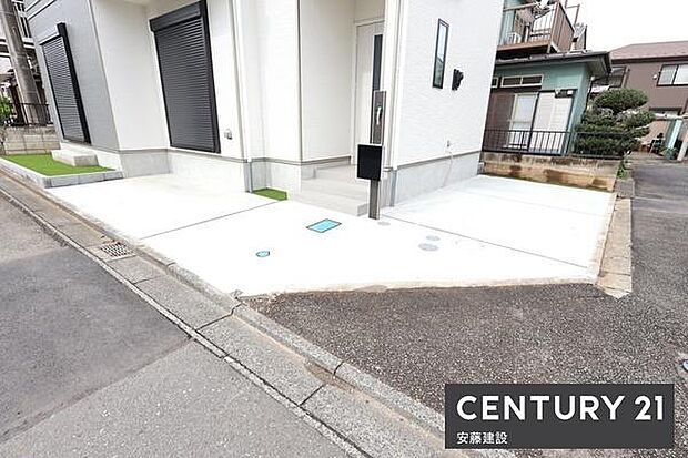 【 駐車場 / parking 】L字に2台駐車可能なスペースご夫婦それぞれのお車をお家の前に停めることができます