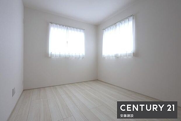 【 洋室 / 6帖 】明るくゆとりのある広さの洋室!クローゼット完備