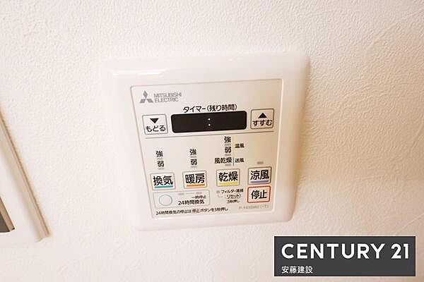 【　設備　】冬場の過度な温度差を防げる浴室暖房機完備（ヒートショック対策）乾燥機能は衣類乾燥にも使えて連日雨の日に大活躍！