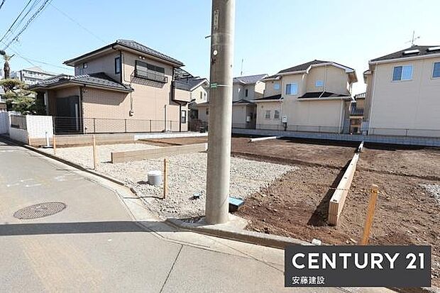 【 駐車場 / parking 】並列2台可能な駐車スペースご夫婦それぞれのお車をお家の前に停めることができます