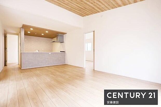 【 リビング / 18帖 】