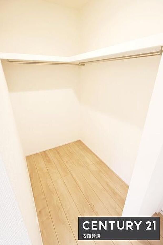 【 WIC 】毎日の洋服選びも楽しめるWIC完備洗濯物を畳まずにそのまま取り込んでラックにかけるだけの快適収納