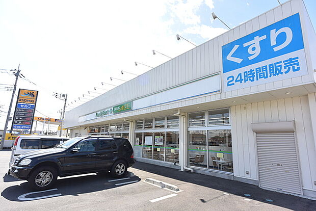 ファミリーマート+ドラッグ・エース広瀬東店まで674m、ファミリーマートとドラッグ・エースが同一店舗内にございますので、薬も24時間購入可能です。