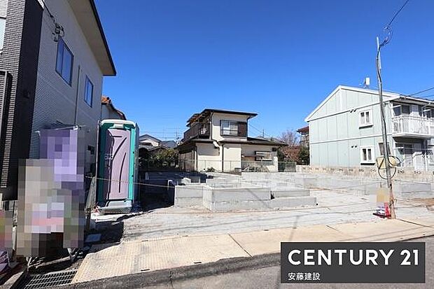河川敷沿いで公園も近く、お子様やペットとのびのび遊べます