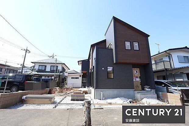 南側に建物がなく明るく開放的な邸宅
