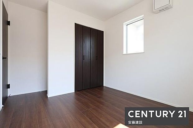 【 洋室 / 5.46帖 】清潔感溢れるシンプルな洋室!クローゼット完備