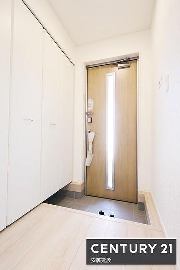 【 玄関 / entrance 】住む人を毎日見送り迎え入れる、清潔感のある玄関