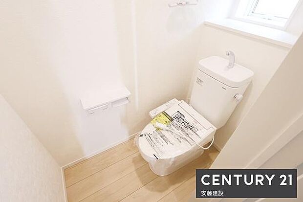【 トイレ / toilet 】明るく清潔的なウォシュレット付きトイレ