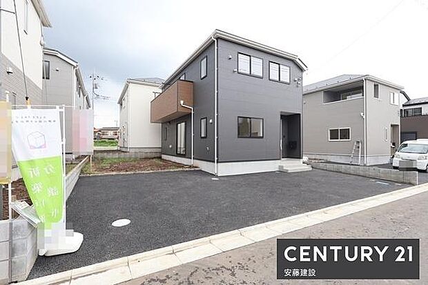 【 駐車場 / parking 】並列2台可能な駐車スペースご夫婦それぞれのお車をお家の前に停めることができます