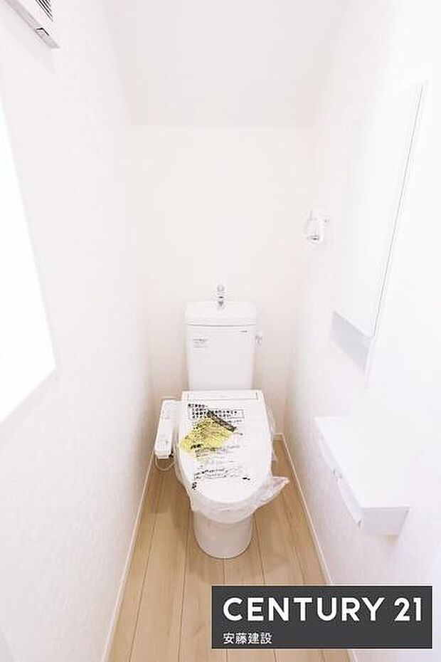 【 トイレ / toilet 】明るく清潔的なウォシュレット付きトイレ