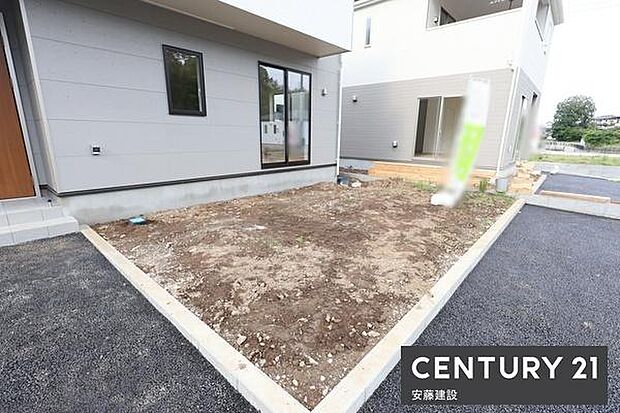 【　庭　/　Garden　】ガーデニングや家庭菜園など楽しみが広がるスペース