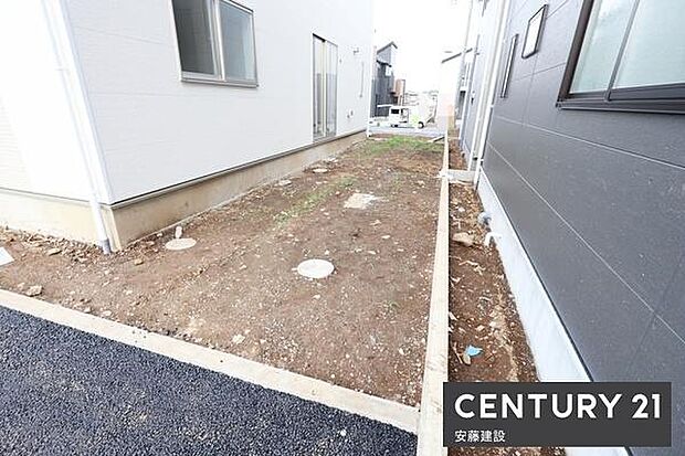 【 庭 / Garden 】物置やお庭としても活用できるゆとりのスペース