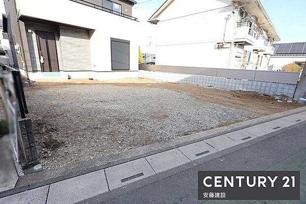 【 駐車場 / parking 】並列2台可能な駐車スペースご夫婦それぞれのお車をお家の前に停めることができます