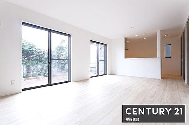 【　リビング　/　18.4帖　】南西向きで明るくあたたかなリビング一日の大半を過ごす部屋だからこそ過ごしやすい空間にこだわりたいですね！