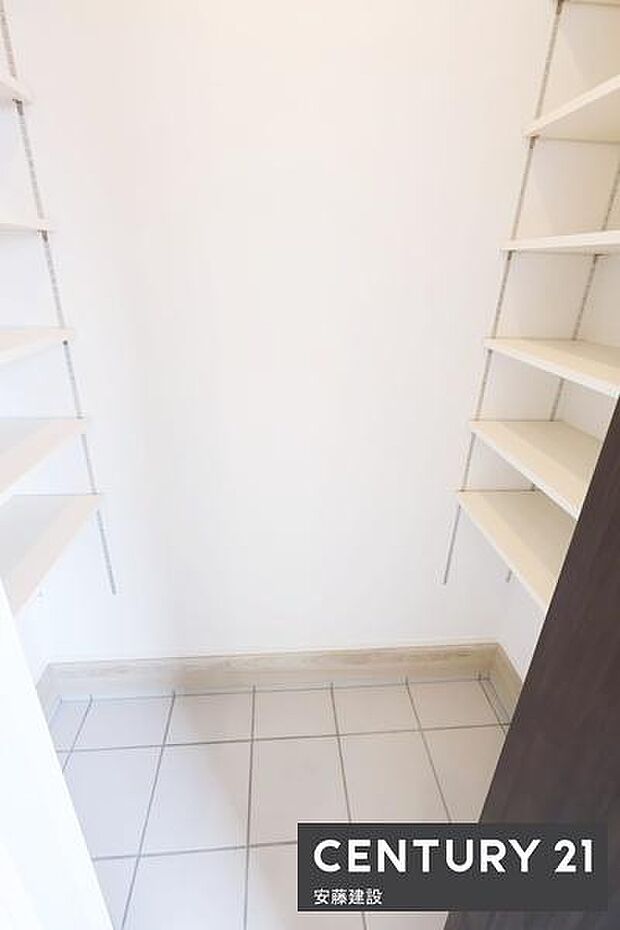 【　SIC　】かさばりやすいベビーカーやアウトドア用品、濡れた雨具もそのまま収納可能なSIC完備