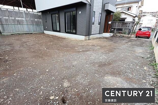 【　駐車場　/　parking　】2台可能な駐車スペース