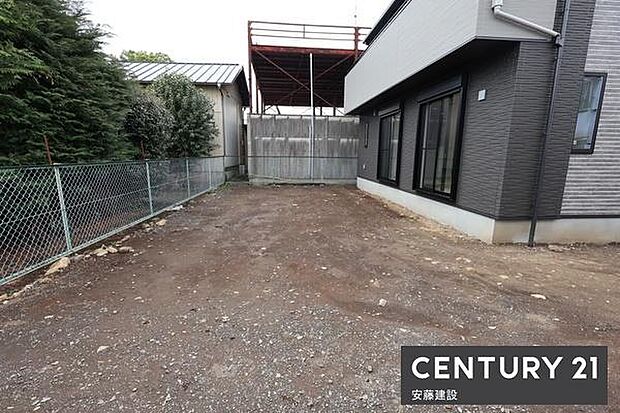 【　庭　/　Garden　】ウッドデッキを設置すれば、お子様やペットと遊べるふれあいの空間になります！