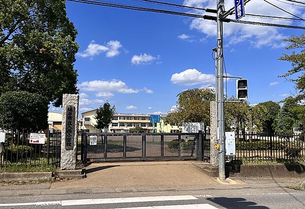 坂戸市立入西小学校まで1370m