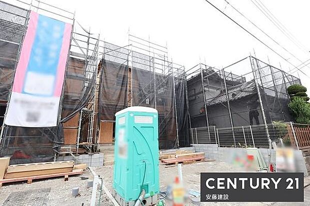 オープンキッチンから15帖LDKと横5.2帖の和室を一望できます♪家事動線を意識した水回り集中設計
