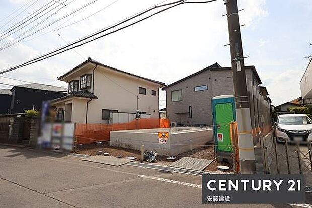 1階には帰宅後大型土間収納に鞄や上着を掛けられる設計