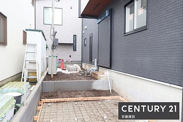 【　庭　/　Garden　】物置などに活用できるちょっとしたスペース