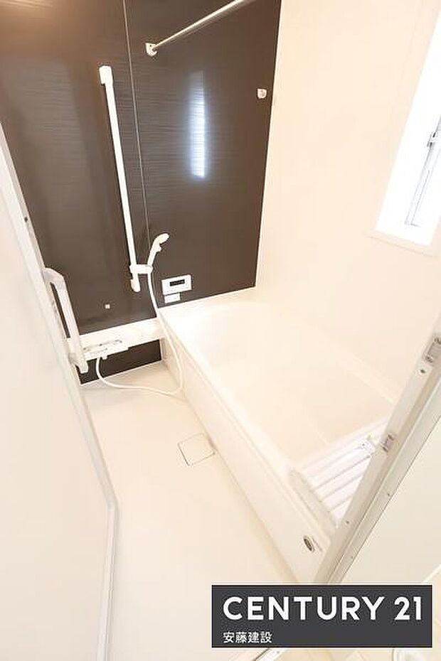 【　同社施工例写真　/　バス　】（※設備においては現況有姿です）