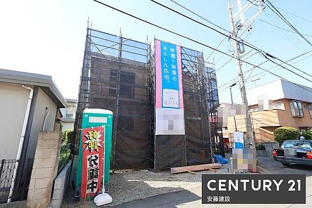 防犯カメラや、玄関ワンタッチキーが標準装備で防犯性に優れた邸宅