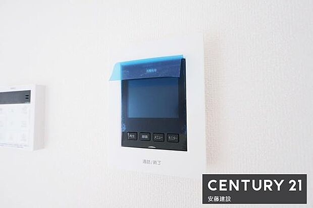 【 TVモニター付きインターホン 】来訪者の顔を確認してから応対できるため、お子様だけのお留守番時も安心!