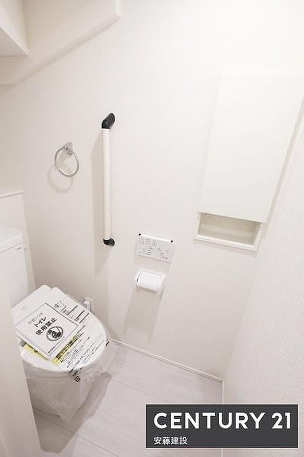 【 トイレ / toilet 】明るく清潔的なウォシュレット付きトイレ手すりを完備しており、ご高齢の方まで安心してお使いいただけます