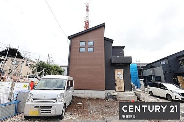 徒歩9分圏内にスーパーやコンビニなどの買い物施設が揃った便利な立地