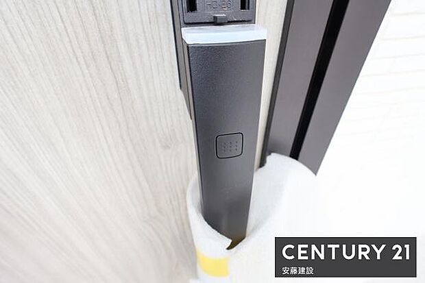 【 玄関電子キー 】ワンタッチで施開錠可能なスマートキー搭載!買い物帰りや雨の日、子どもと手が離せないときでもすぐに施錠できてうれしい機能