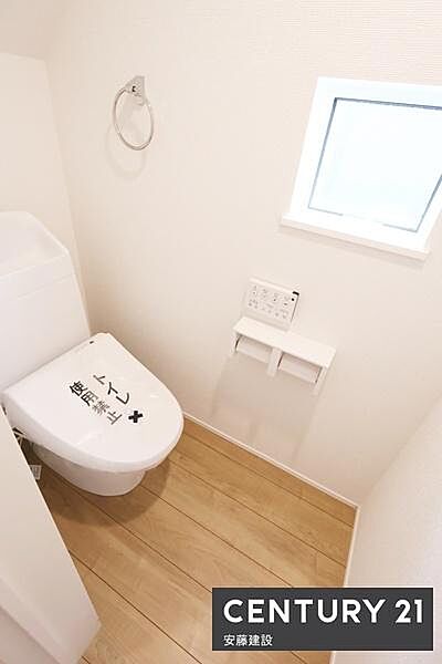 【　トイレ　/　toilet　】明るく清潔的なウォシュレット付きトイレ